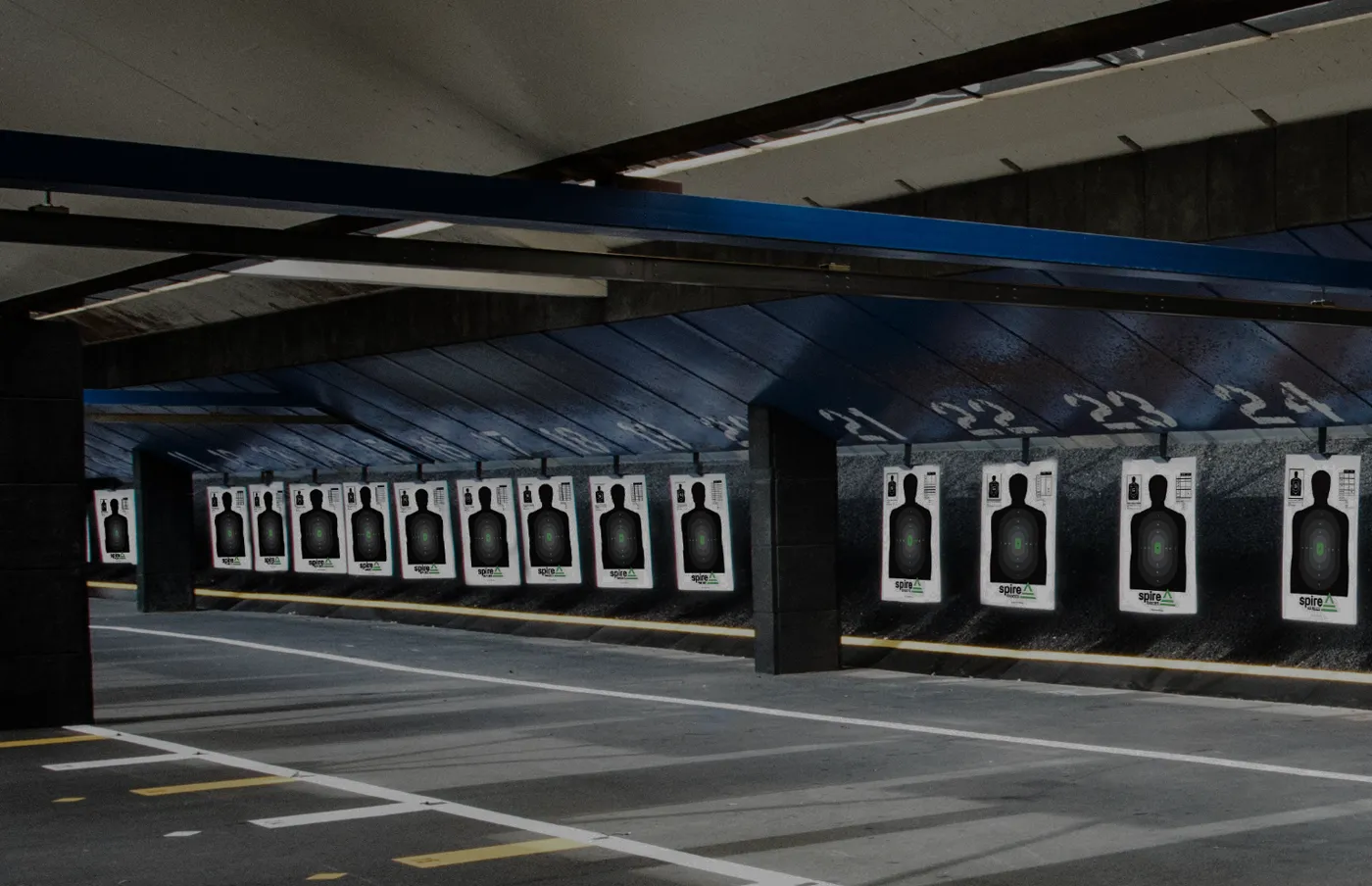 Blancos giratorios de silueta en un carril interior
