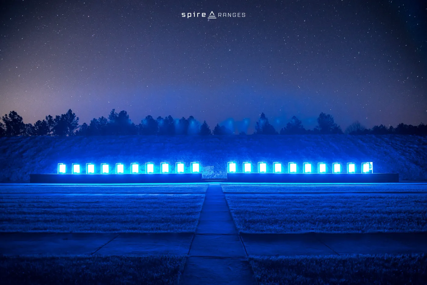 Campo de tiro exterior iluminado con equipo Spire